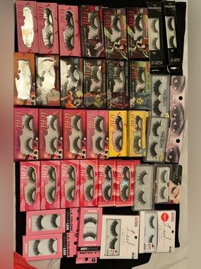 Assorted False Lashes - Black Lashes
35 pairs - ioni, ardell, kiss,